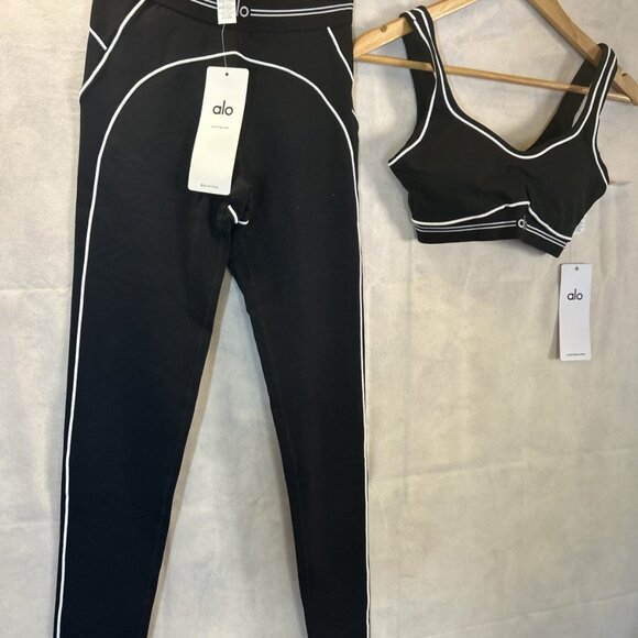 Alo Yoga Airbrush Heart Throb Bra & Leggings Set - Picture 3 of 5